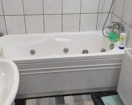 Cu Terasa La Casa Elena *