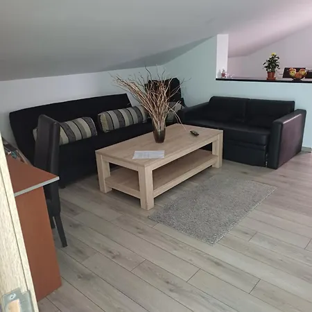 Cu Terasa La Casa Elena
