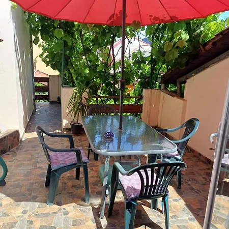 Cu Terasa La Casa Elena